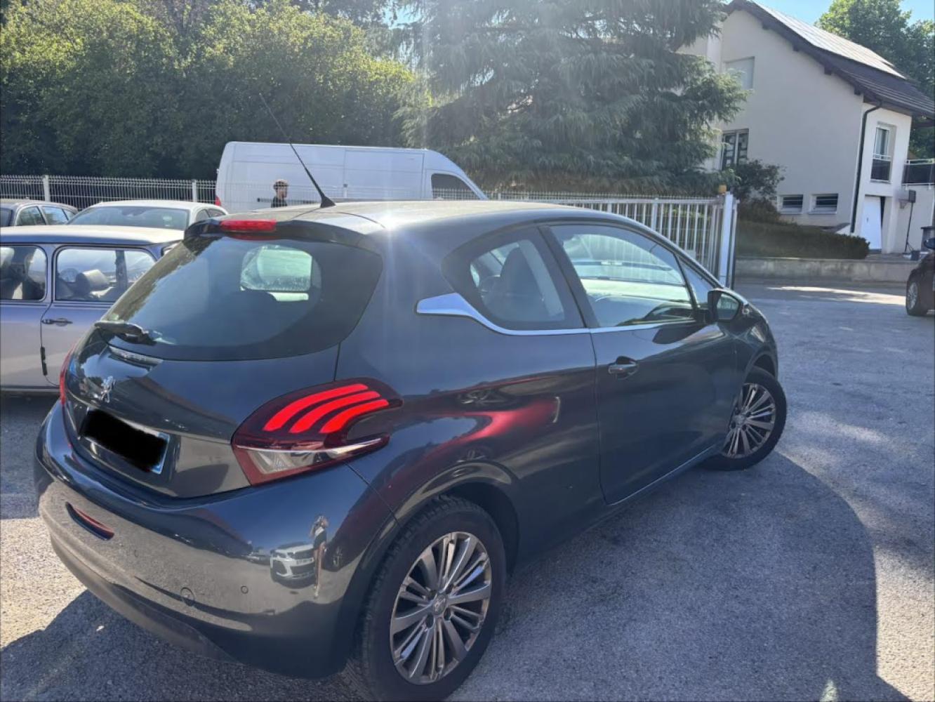 PEUGEOT 208 (2) 1.2 PURETECH 110 S&S ALLURE 3P