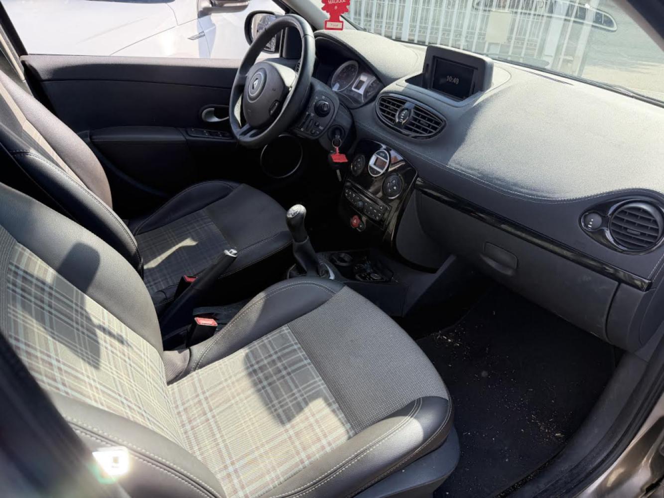 RENAULT CLIO III (2) 1.2 TCE 100 XV DE FRANCE 5P