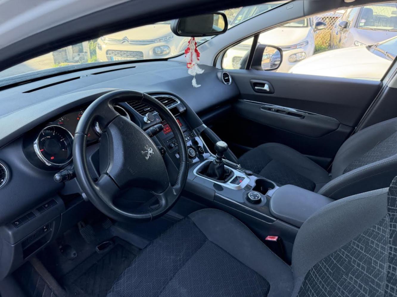PEUGEOT 3008 (2) 1.6 BLUEHDI 120 S&S ALLURE
