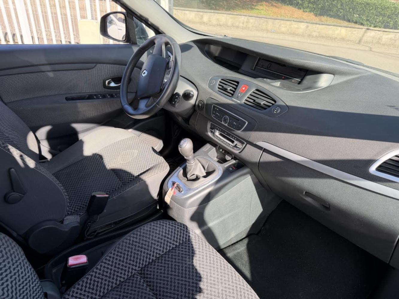 RENAULT GRAND SCENIC III 1.9 DCI 130 ALYUM 7PL