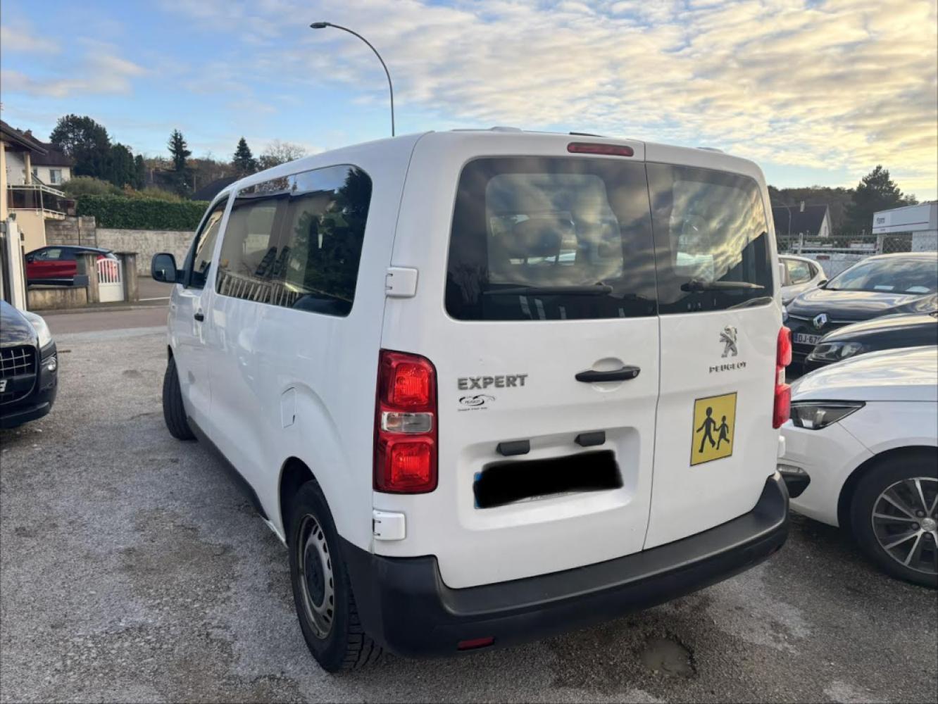 PEUGEOT TRAVELLER 1.5 BLUEHDI 120 S&S STANDARD ACTIVE 8P